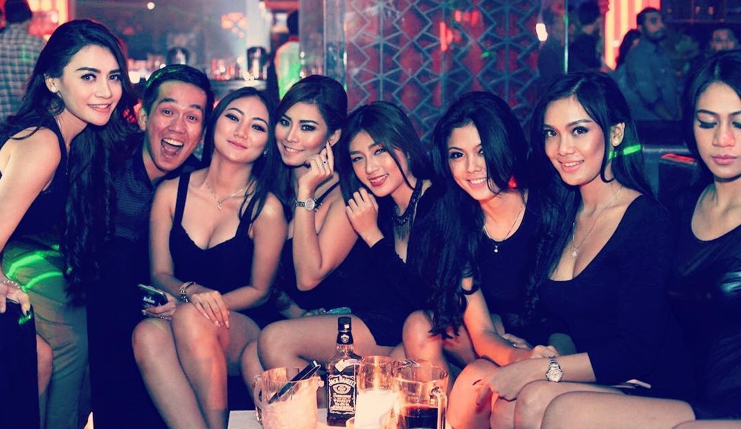 Popular Mansion Chicks - Hot Sexy Groups 4