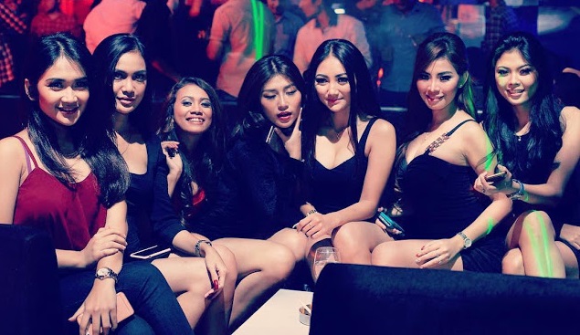 Popular Mansion Chicks - Hot Sexy Groups 3