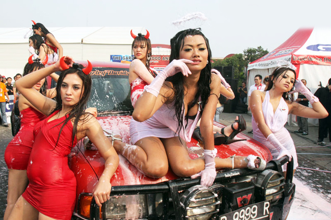 Hot Indonesian Carwash Babes - Hot Sexy Groups 7