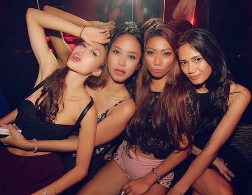 Popular Mansion Chicks - Hot Sexy Groups 1