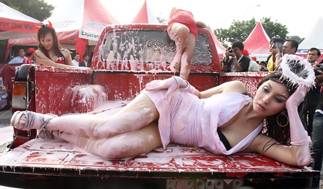 Hot Indonesian Carwash Babes - Hot Sexy Groups 4