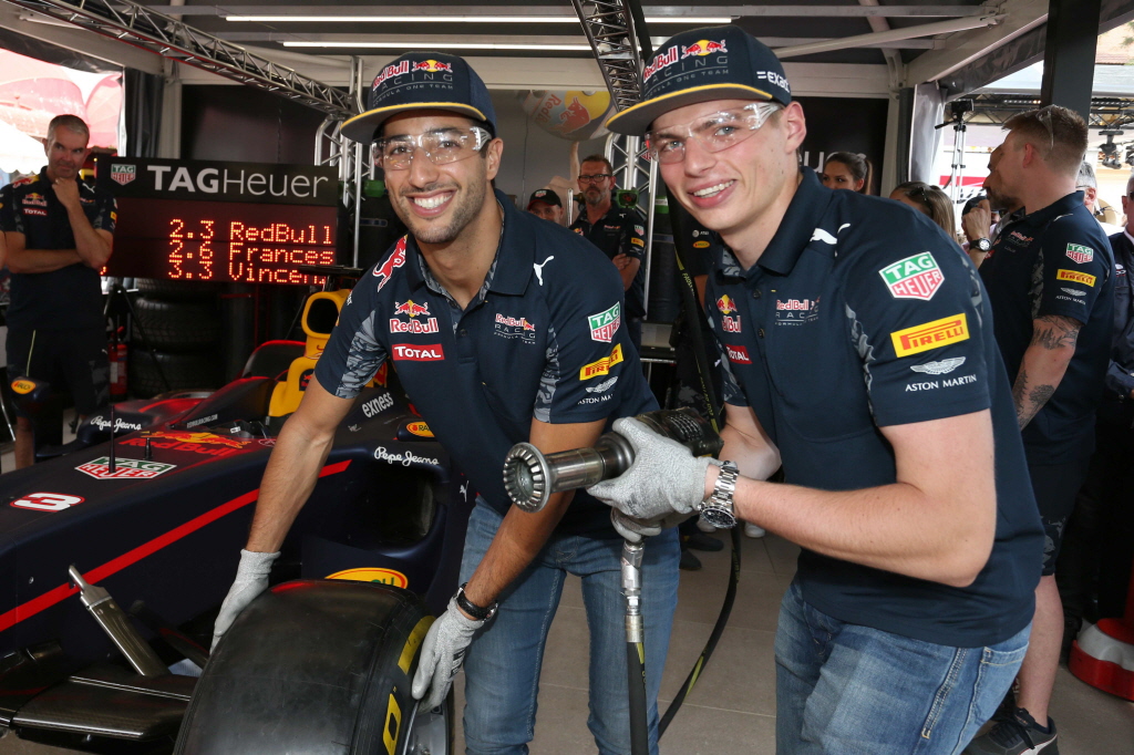 Max Verstappen dan Daniel Ricciardo berita f1